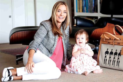 Abuelas muy presentes. María Eugenia con una de sus nietas