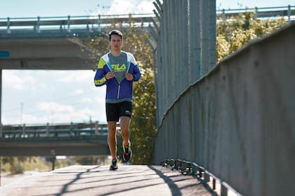 Abundan historias de personas que nunca corrieron y deciden empezar pasados los 40 o 50 años por ver a familiares y amigos tan enganchados.