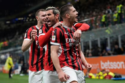 AC Milan arruina sueño de triplete del Inter al vencerlo en derbi y avanzar a final de Copa Italia