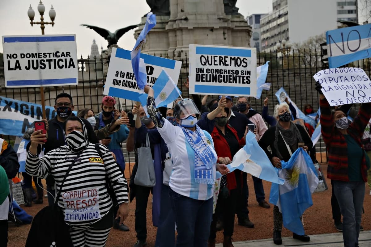 Acampe frente al Congreso contra la reforma judicial
