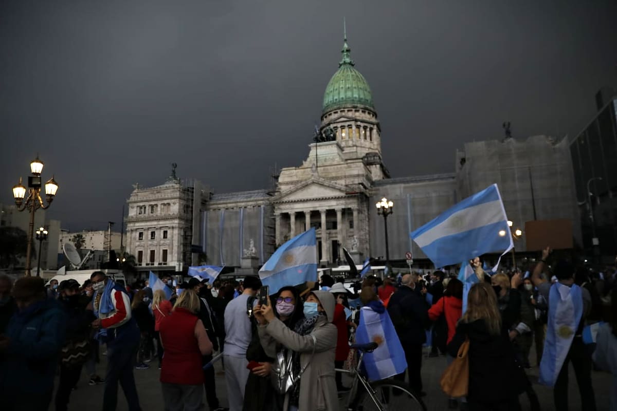 Acampe y protestas contra la reforma judicial en el Congreso