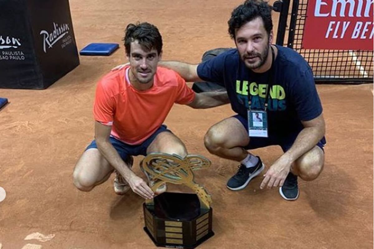 Acasuso junto con Pella, tras la victoria del bahiense en el ATP 250 de San Pablo