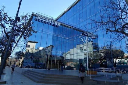 Accenture Argentina cuenta con 10.500 empleados y está teniendo un flujo de ingresos de 400 a 500 personas por mes