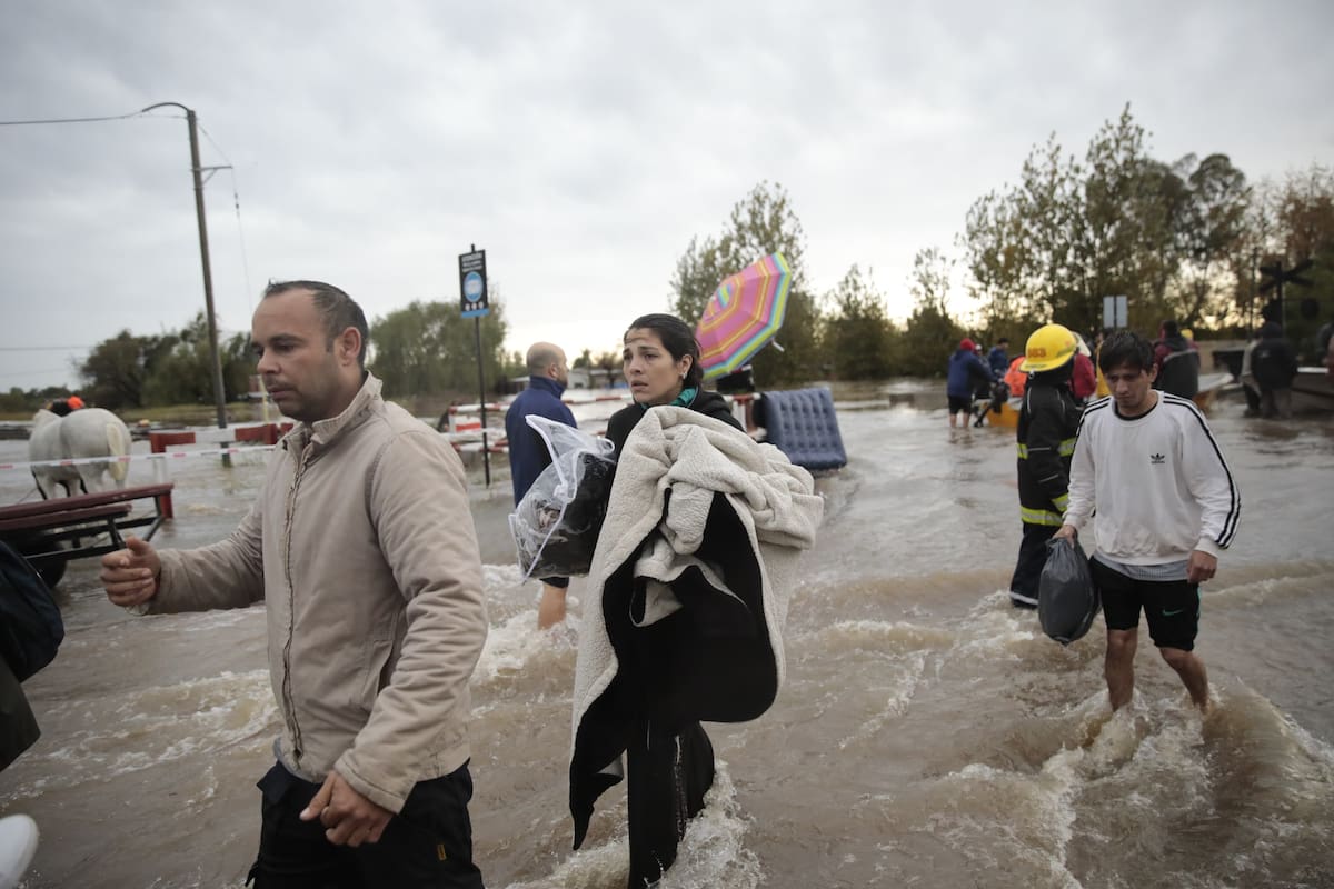 Acceso a Zárate Ruta 6 cortada por inundación