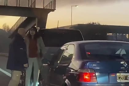 Acceso Oeste: un hombre y una mujer que conducían diferentes vehículos chocaron
