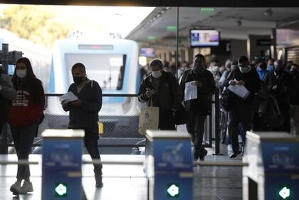 El tren Sarmiento interrumpe el servicio desde las 21 por la activación del protocolo sanitario por Covid-19