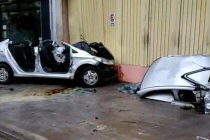 Inseguridad vial en Caballito: así quedó el Chevrolet Prisma donde viajaba la víctima fatal