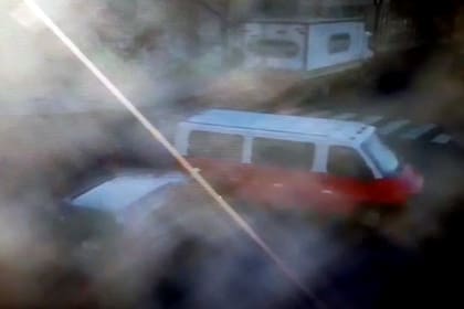 Accidente en Colegiales entre un a camioneta y una combi escolar