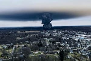 Accidente en Ohio: el miedo en una ciudad de Estados Unidos tras el descarrilamiento de un tren con sustancias químicas