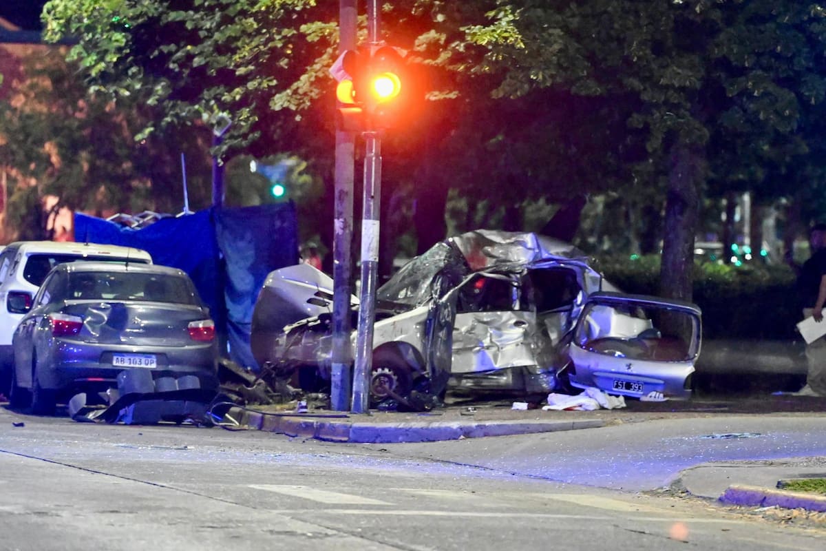 Accidente en rosario anoche donde un conductor que venía corriendo picadas atropella a la madre con su hija