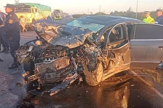 Murieron cuatro personas en un fuerte choque entre dos autos en el arranque del fin de semana largo