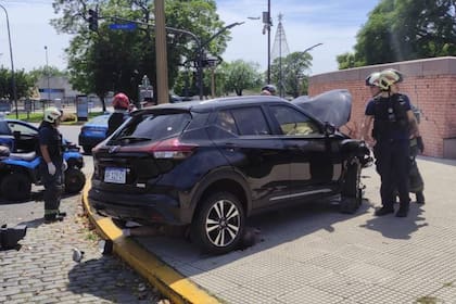 Accidente fatal en Recoleta: perdió el control del auto, se subió a la vereda y mató a un hombre