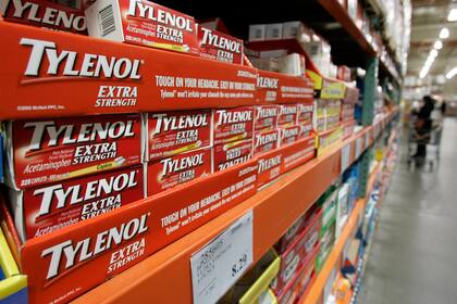 Acciones del fabricante de Tylenol se recuperan tras declaraciones de Trump sobre su inocuidad