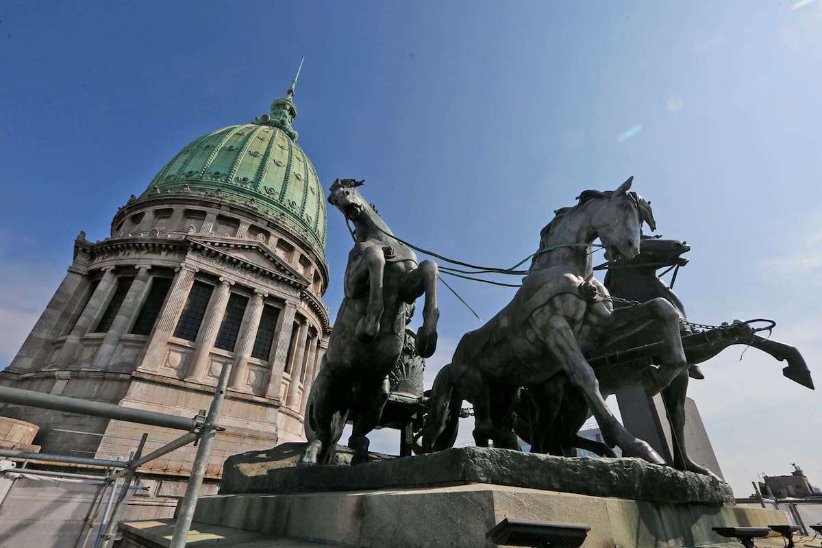 Aceleran las tareas de restauración del Congreso para la jura presidencial