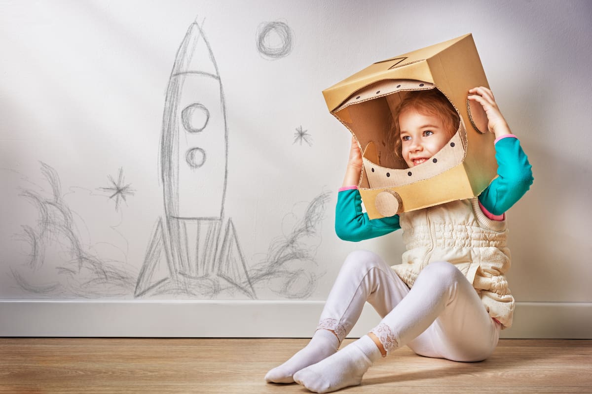 Acertijos, dinámicas y propuestas para entretener a los más peques puertas adentro