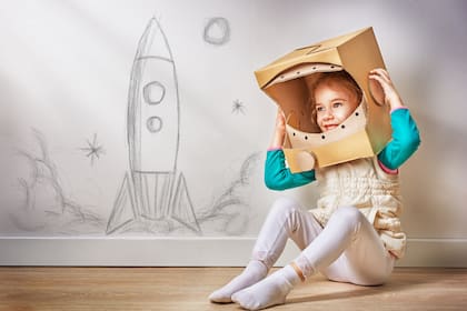 Acertijos, dinámicas y propuestas para entretener a los más peques puertas adentro