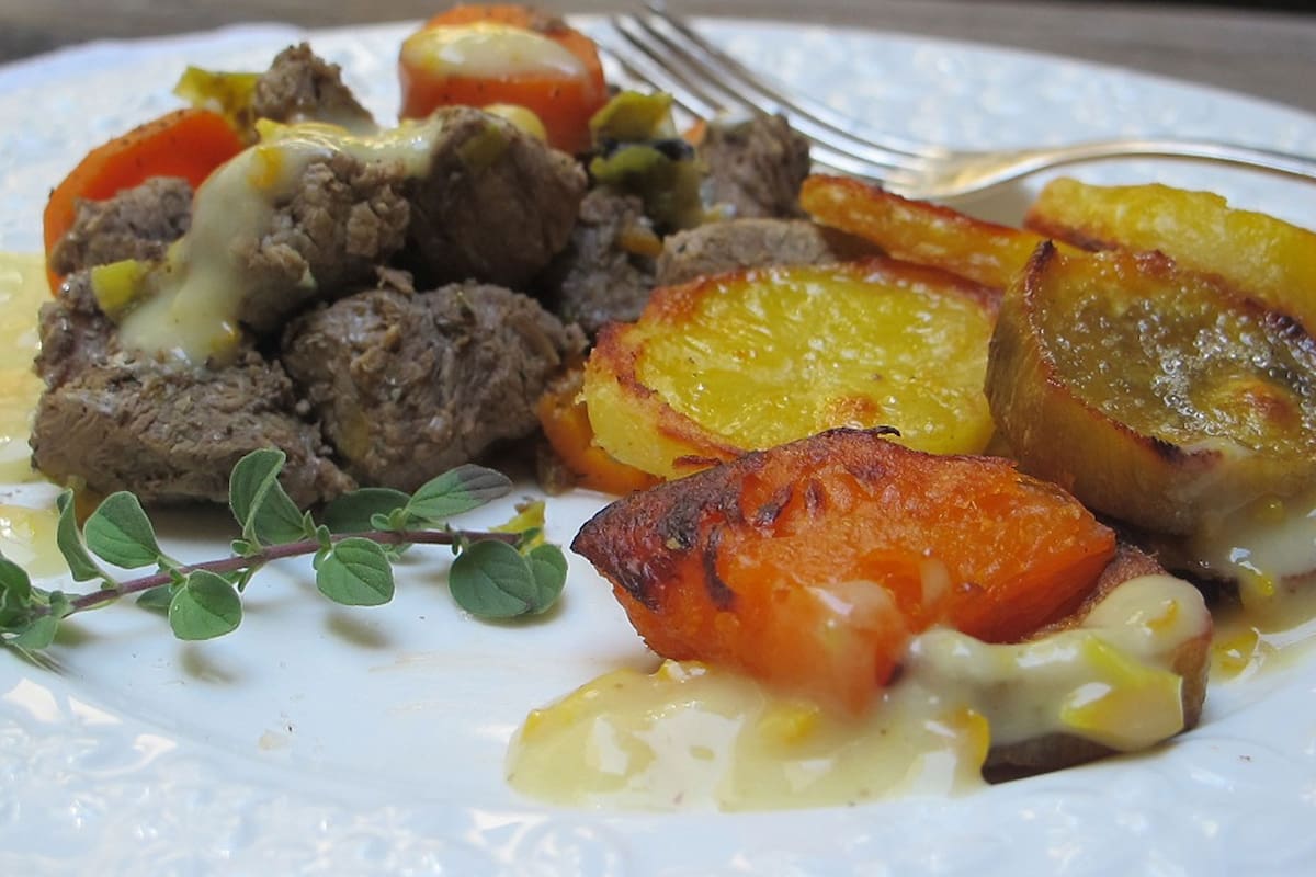 Acompañada con verduras, un rico plato para el invierno.