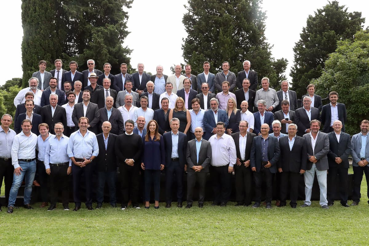 Acompañada por Macri, ayer se reunió con todos los intendentes de la provincia y convocó para hoy a los dirigentes que aspiran a ganarle distritos al peronismo