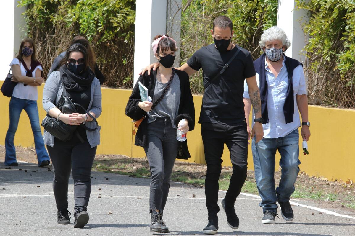 Acompañada por Nicolás Vázquez, Gimena Accardi despidió a su padre, Hugo