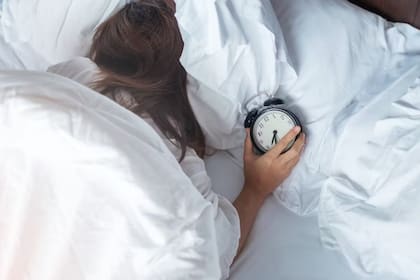Acostarse en horarios poco convencionales altera el ritmo circadiano, esencial para regular las funciones vitales del organismo