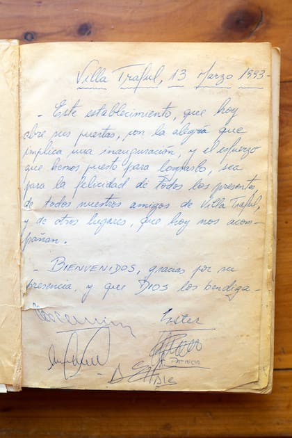 Acta fundacional de la inauguración de Ñancu Lahuen, en 1993.