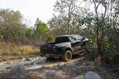 Actividad con la Ranger Raptor en una pista off-road