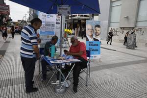 actividad electoral de las fuerzas políticas en el espacio público: mesas, afiliaciones, volanteos