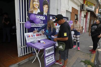 actividad electoral de las fuerzas políticas en el espacio público: mesas, afiliaciones, volanteos ,