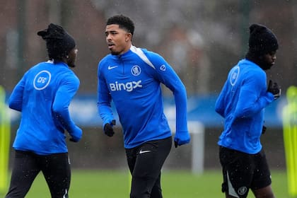 Activistas exigen acción tras abusos racistas a 4 jugadores de la Premier en fin de semana "atroz"