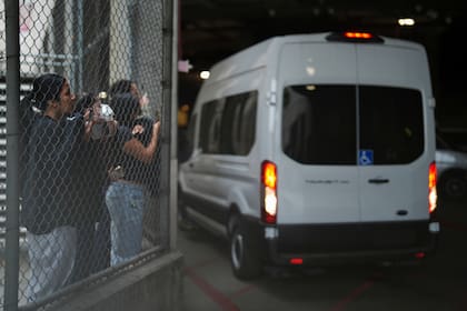 Activistas y juristas en estados demócratas denunciaron detenciones arbitrarias, agentes enmascarados y arrestos en juzgados sin órdenes judiciales