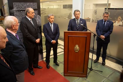 Acto conmemorativo de los cuarenta años de la recuperación de la democracia; Alberto Dalla Vía y Guillermo Francos brindaron un discurso