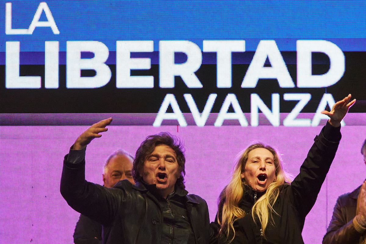 Acto de cierre de campaña del presidente Javier Milei en Moreno, junto con su hermana Karina