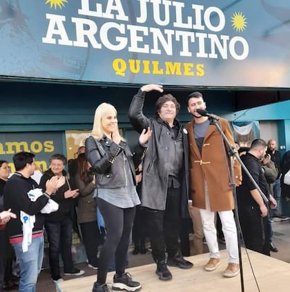 Acto de Javier Milei en la sede de La Julio Argentino en Quilmes