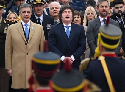 Acto de Milei por el Paso a la Inmortalidad del libertador General José de San Martín en la Plaza San Martín.
Acompañan al presidente el Jefe de Gobireno Jorge Macri, Sandra Pettovello los ministros Sandra Pettovello, Pablo Quirno, Carlos Presti, Karina Milei, Martín Menem, Diego Santilli, Federico Sturzenegger y Patricia Bullrich. Y más senadores y diputados y autoridades.