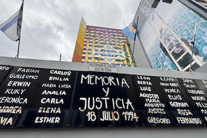 Acto en conmemoración por los 32 años de atentado a la AMIA
