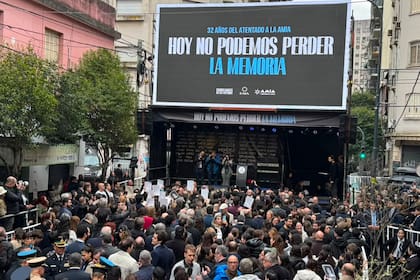 Acto en conmemoración por los 32 años de atentado a la AMIA