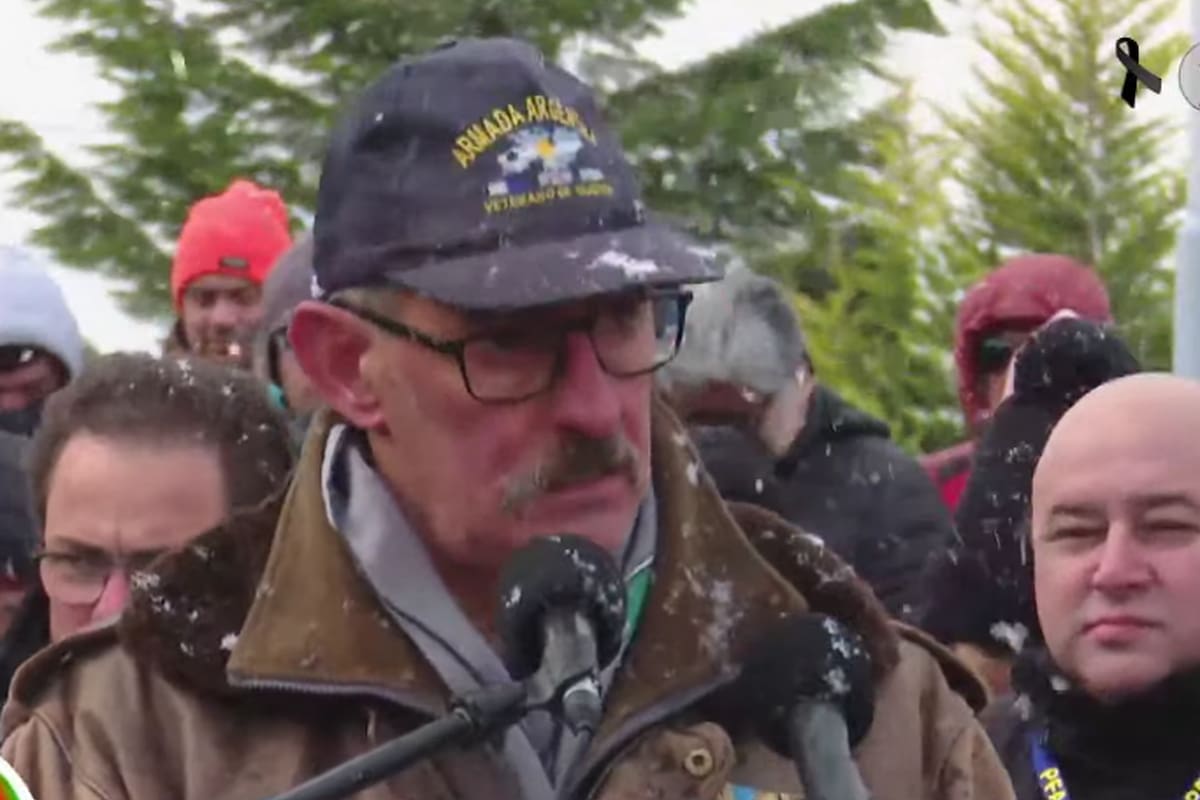 ACTO OFICIAL EN EL DÍA DEL VETERANO Y DE LOS CAÍDOS EN LA GUERRA DE MALVINAS. VGM Juan Carlos Parodi durante su discurso