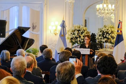 Acto por el Holocausto en la embajada argentina en Paris