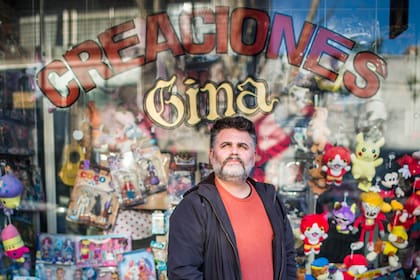 Actor, comunicador, cinéfilo y cineasta, está al frente de un ciclo que presenta, en la pantalla del Gaumont, películas argentinas de culto