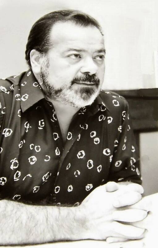 Actor, dramaturgo, guionista. Desde 1967, Oscar Viale desarrolló una prolífica carrera, generando materiales que se convirtieron en clásicos del teatro argentino contemporáneo