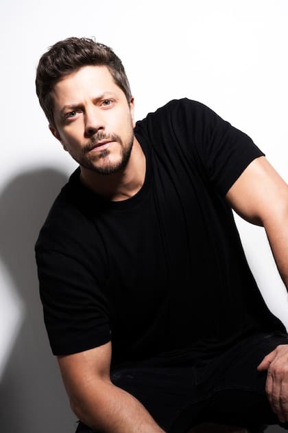 Actualmente, Francisco Bass está instalado en México, trabaja como actor y también como coach actoral