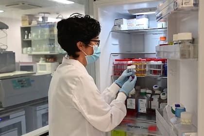 Actualmente, hay al menos 78 millones de personas que han contraído este virus y 39 millones quienes han fallecido por enfermedades afines