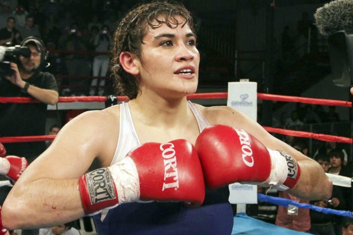 Acuña volvió a pelear a los 41 años