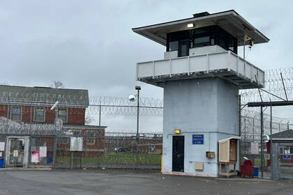 Acusan a 10 guardias de dar golpiza mortal a un recluso en Nueva York