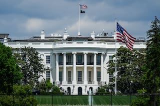 Acusan a empleado de la FAA de enviar email con amenaza de matar a Trump