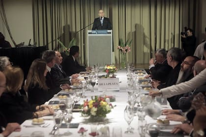 Adalberto Rodríguez Giavarini, presidente del Cari durante su discruso