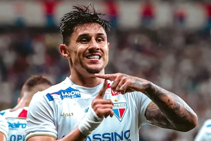 Adam Bareiro, de 29 años, a una firma de convertirse en refuerzo de Boca