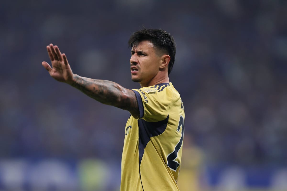 Adam Bareiro of Argentina's Boca Juniors reacts after being shown a red card during a Copa Libertadores Group D soccer match against Brazil's Cruzeiro in Belo Horizonte, Brazil, Tuesday, April 28, 2026. (AP Photo/Gilson Lobo)