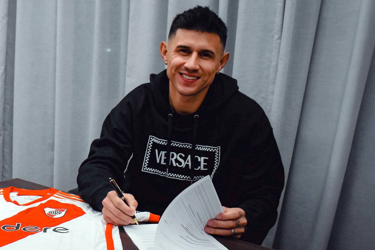 Adam Bareiro,firma en River luego de dejar San Lorenzo; un inesperado pase de un grande a otro del fútbol argentino.