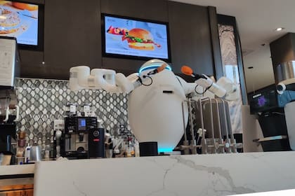 Adam, el barista robot de la cafetería que abrirá sus puertas en Brooklyn, Nueva York, es capaz de preparar 50 bebidas en una hora